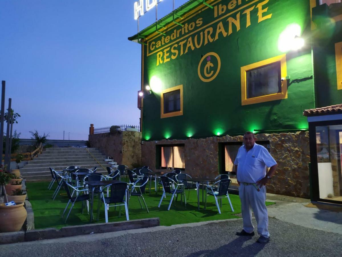 Hostal Catedritos Ibericos A-5 Km 154 A 5 Km De Oropesa A 1 Km De Herreruela De Oropesa Dış mekan fotoğraf